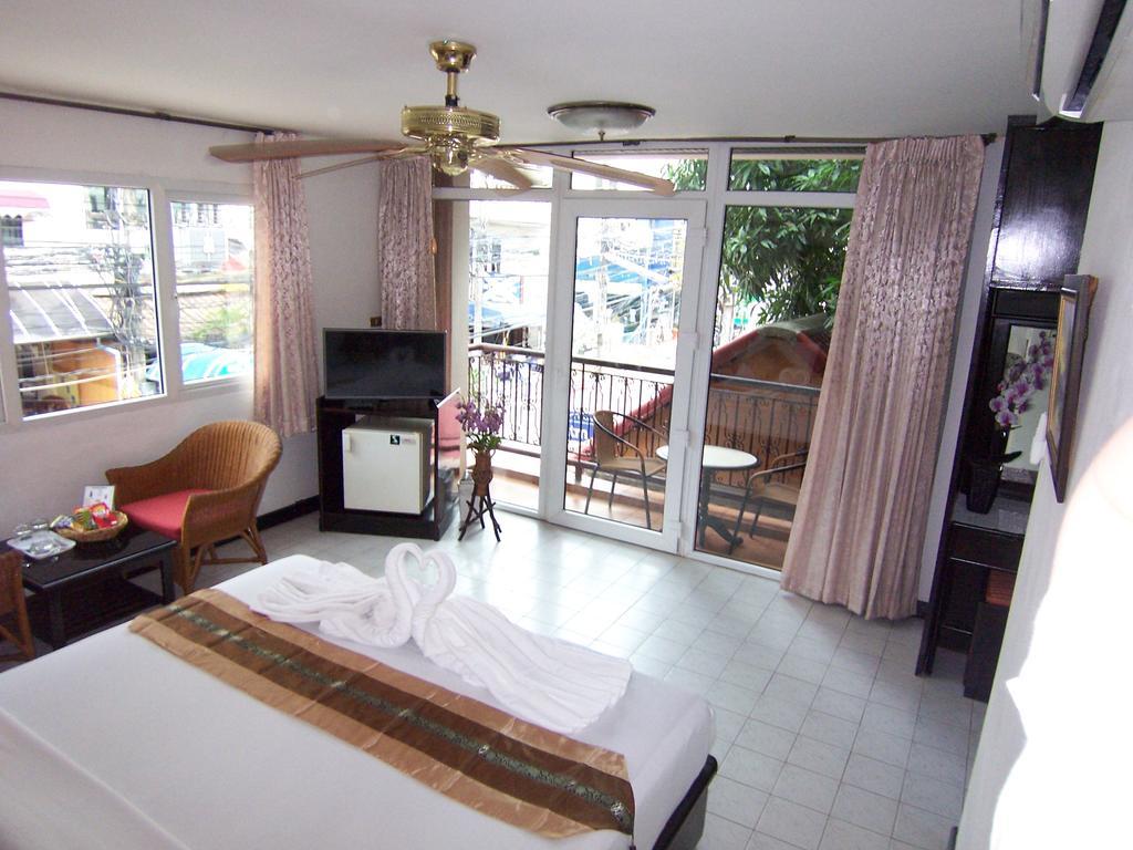 Hotel Villa Swiss Garden Patong Extérieur photo